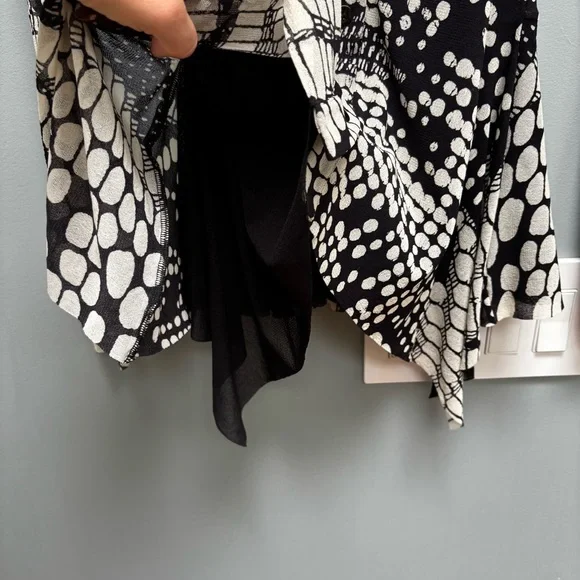 FUZZI V Neck Button Up Long Sleeve Blouse In Black / Cream S - Picture 5 of 9